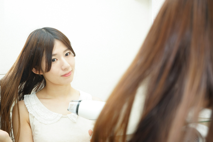 ミディアム~ロングヘア必見! 髪を早く乾かす裏ワザ4選