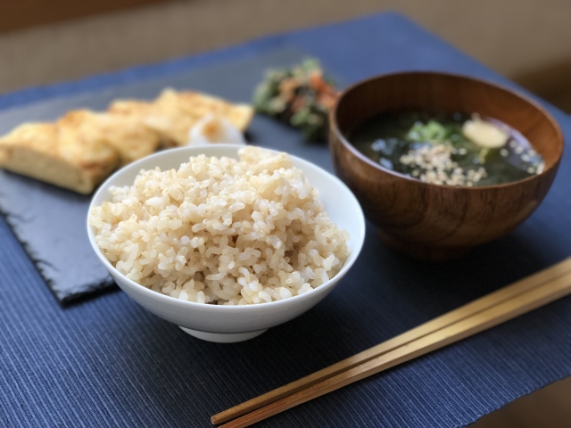 大人ニキビの原因とは? 綺麗に治すコツとおすすめのスキンケア商品