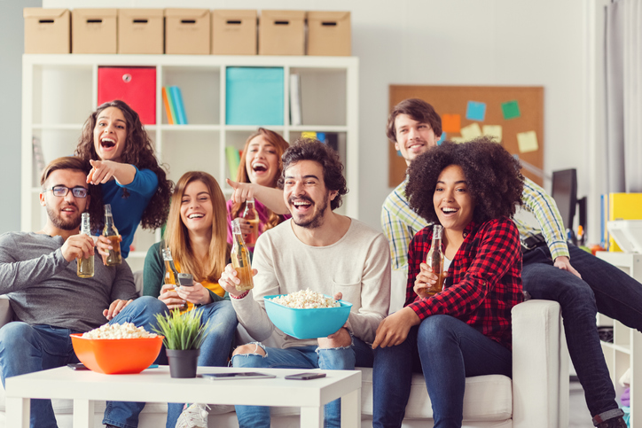 自宅が映画館に! ホームシアターを安くスマートに始めよう