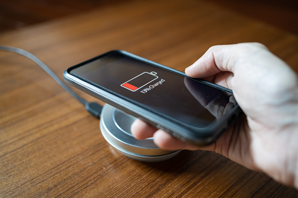 スマホ用ワイヤレス充電器が人気上昇中! うれしい新機能も