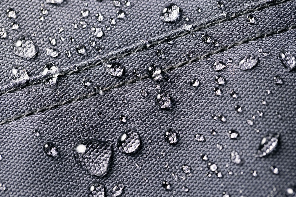 雨の日が楽しくなる! 快適でおしゃれな通勤コーディネート