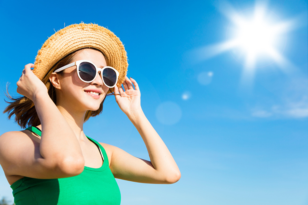 おしゃれ目的だけじゃない! サングラスは夏の必須アイテム