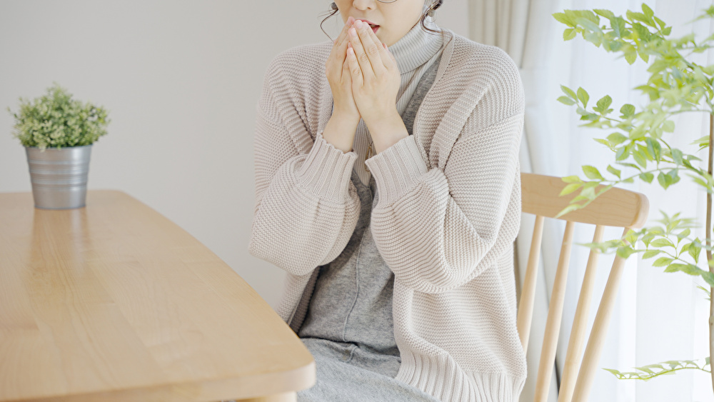 窓と床に着目! 暖房なしでできる寒さ対策4選