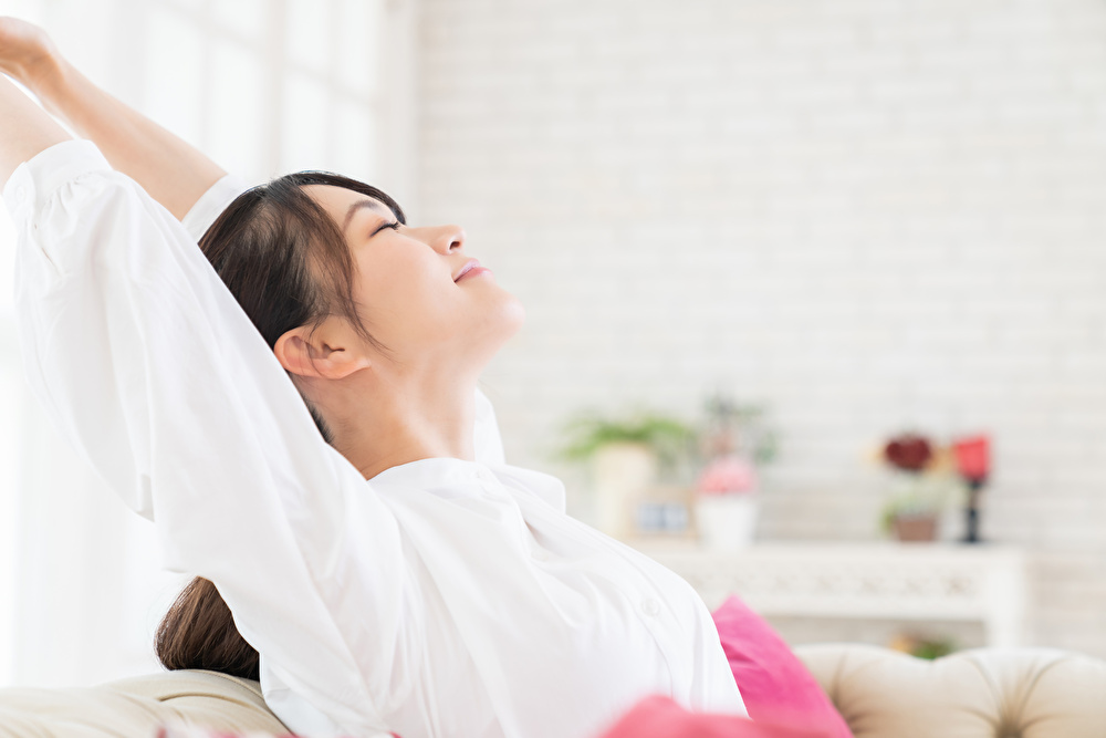 仕事の合間でもできる!耳マッサージの効果とやり方