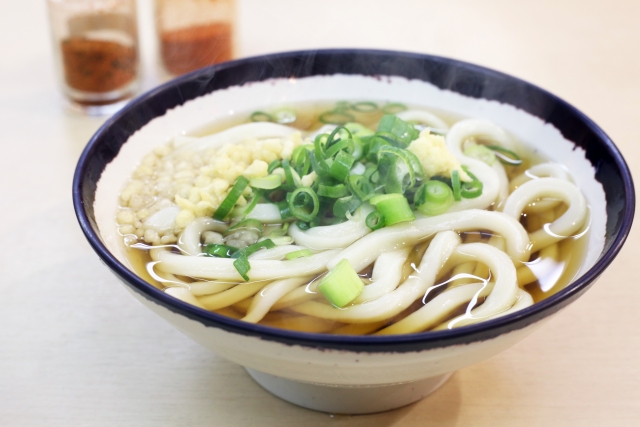 博多で飲んだ後のシメは、やっぱり「うどん」！ 地元民オススメのうどん3選