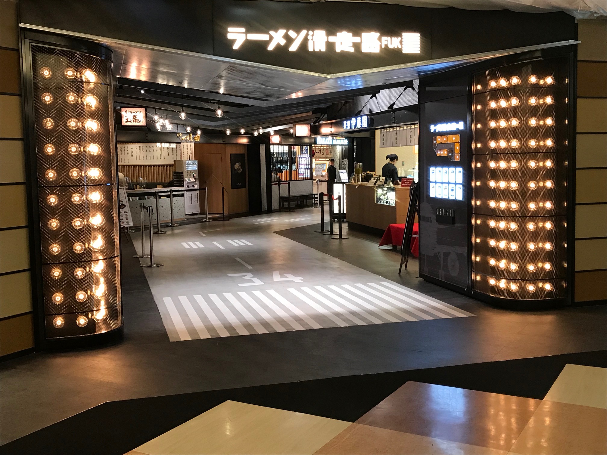 もう行ってみた？ 福岡空港の新スポット「ラーメン滑走路」