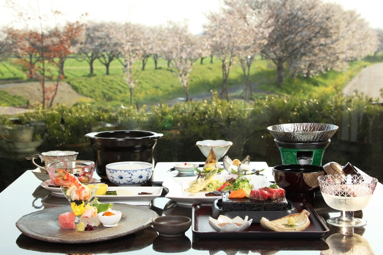 贅沢なお花見! 桜を見ながら食事ができるお店3選