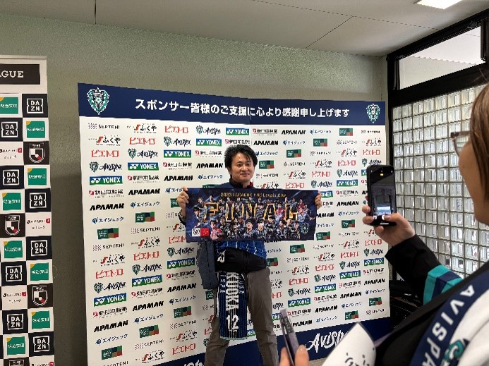 インタビューボードの前でパシャリ📸！
