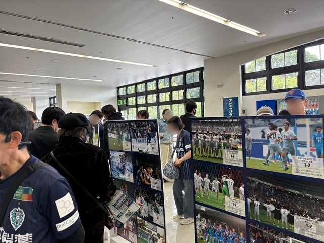 会場内通路にアビスパ30周年の歴史を振り返るパネルがありました